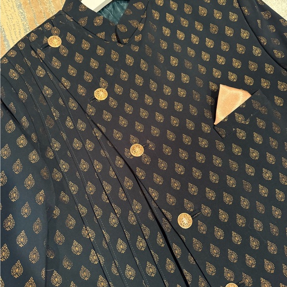 MEN's Custom Green & Gold Sherwani - Picture 3 of 3